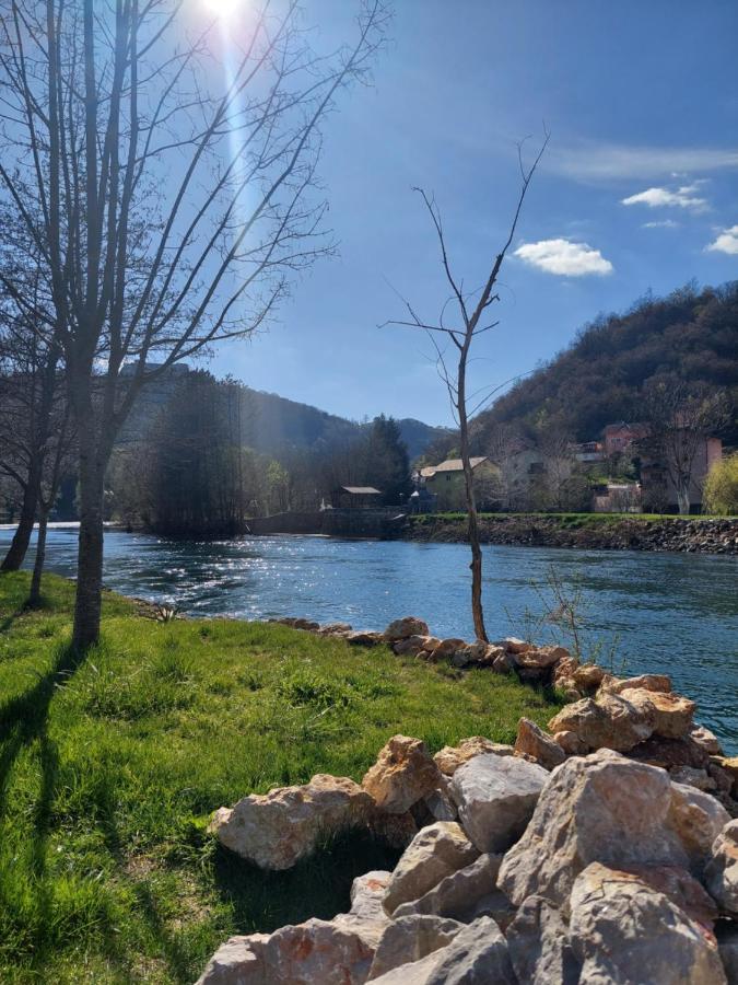 Hacienda Burzic Apartment Kulen Vakuf Bagian luar foto